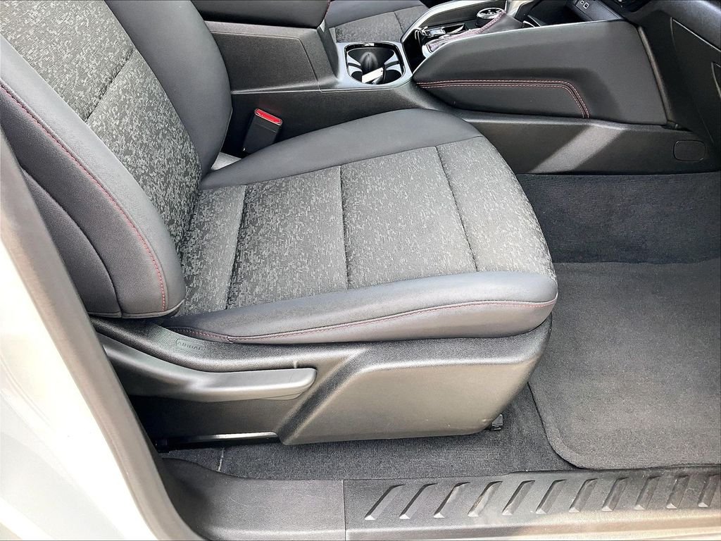 Used 2024 Summit White Chevrolet Z71 image 36