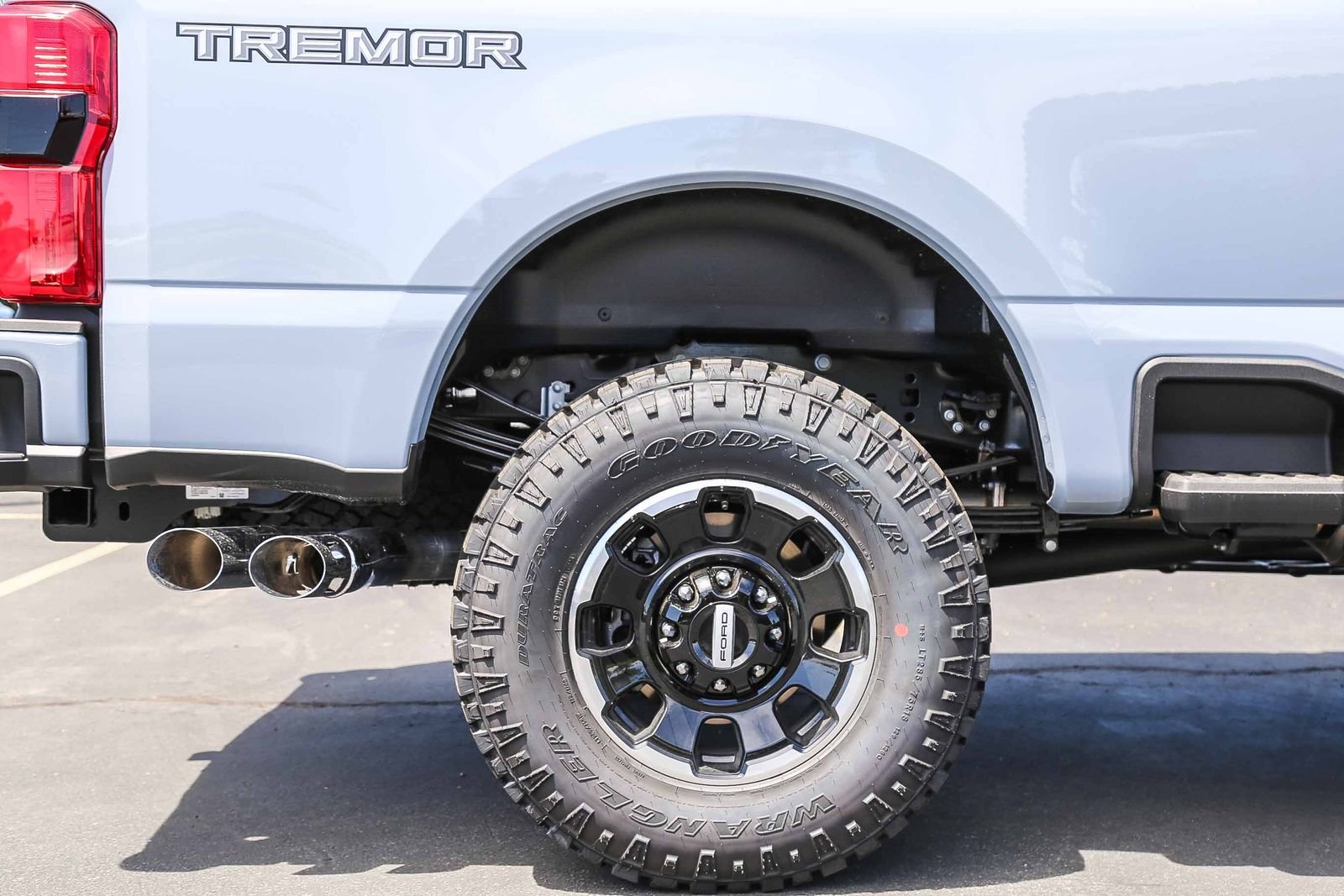 New 2026 Glacier Gray Metallic Tri-Coat Ford F-250® Platinum® image 9