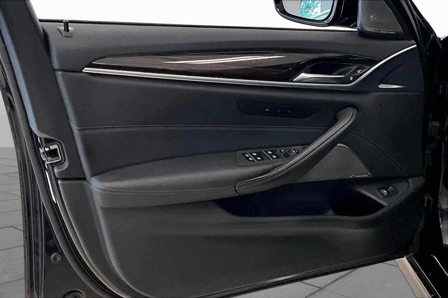 Used 2021 Carbon Black Metallic BMW 530i image 19