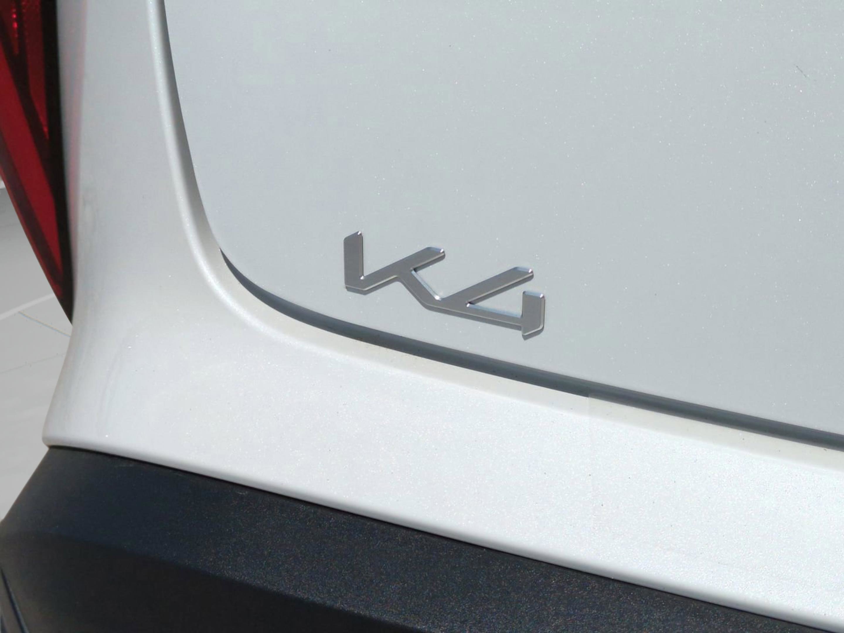 New 2026 Snow White Pearl Kia LXS image 13