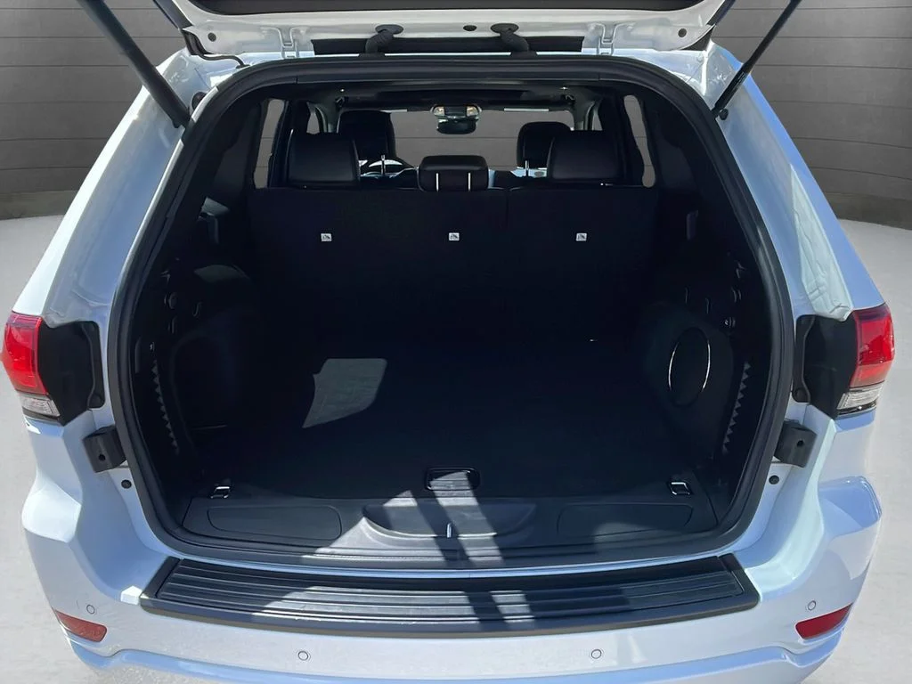 Used 2020 White Jeep Altitude image 38