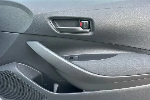 2025 Toyota Corolla LE - Photo 20