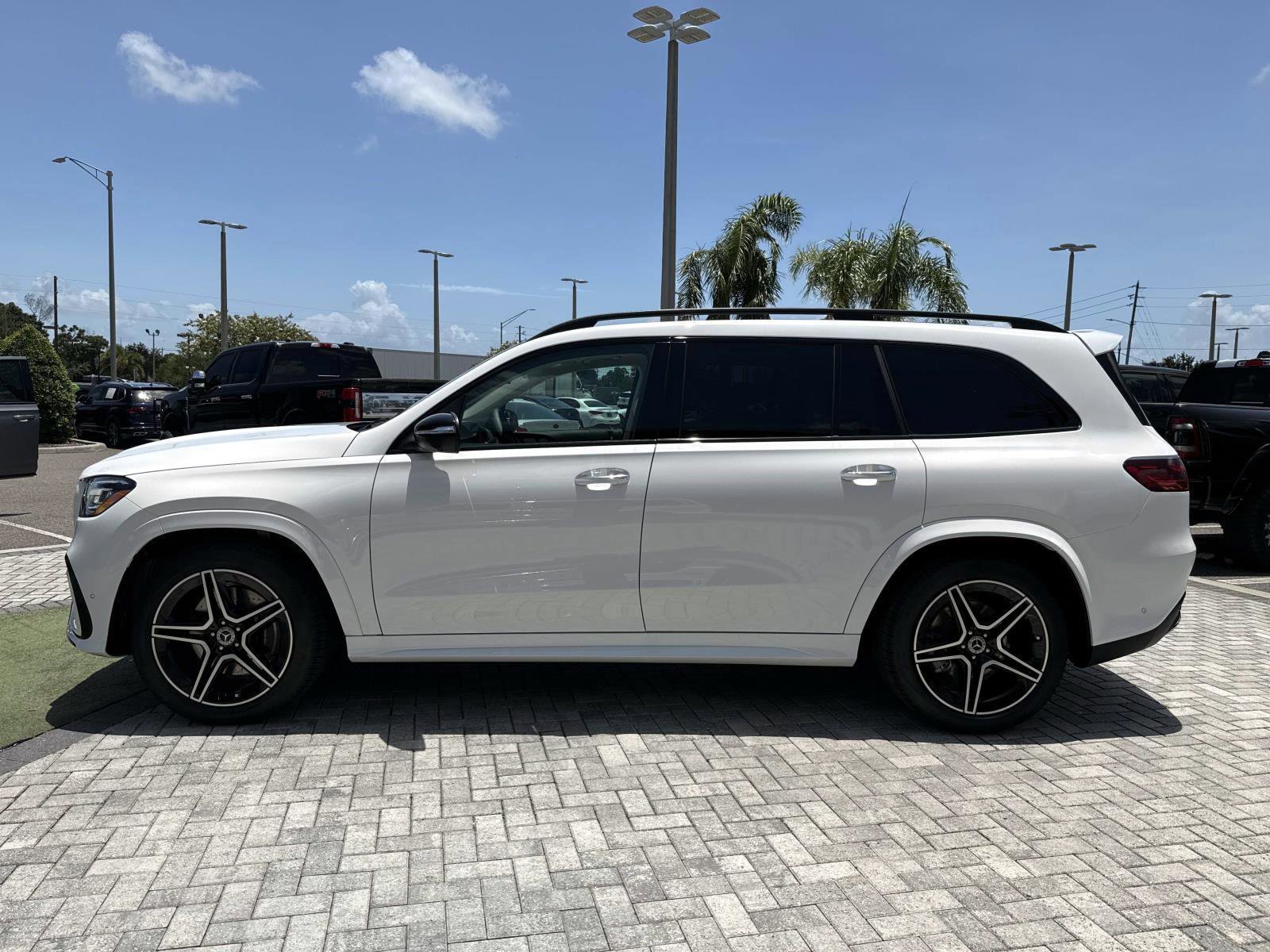New 2026 Polar White Mercedes-Benz 450 4MATIC® SUV image 3