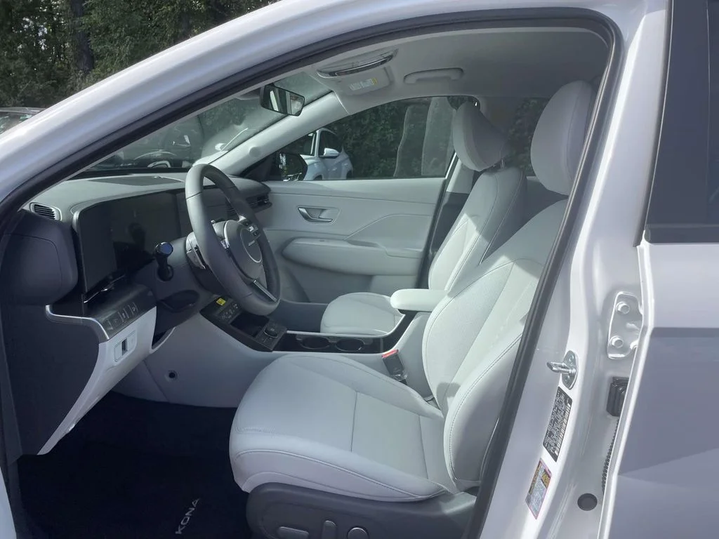 New 2026 White Hyundai SEL Premium image 15