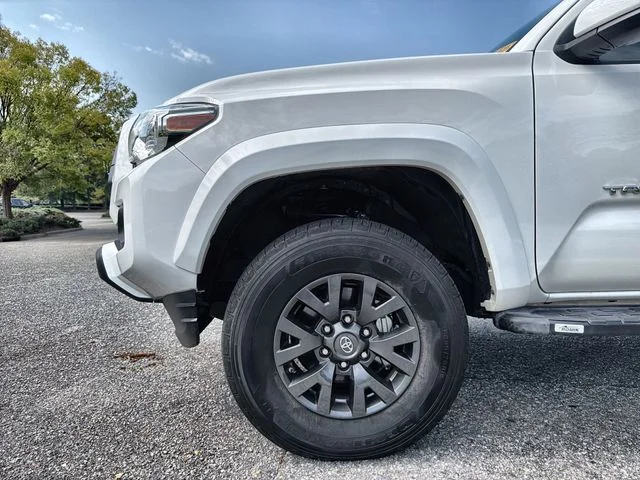 Used 2020 White Toyota SR5 image 10