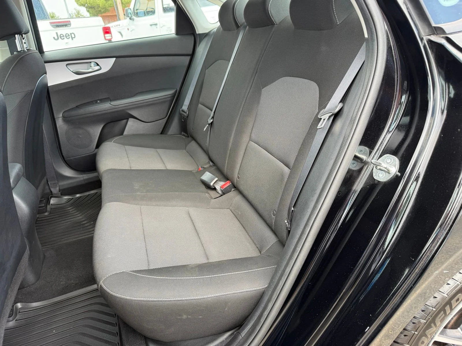 2023 Kia Forte LXS - Photo 31