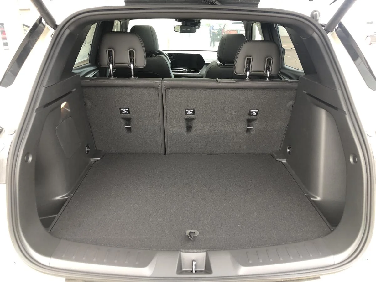 New 2026 White Chevrolet Awd 4dr Activ image 8