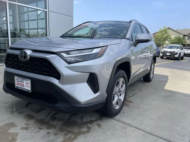 2024 Toyota RAV4 XLE - Photo 12