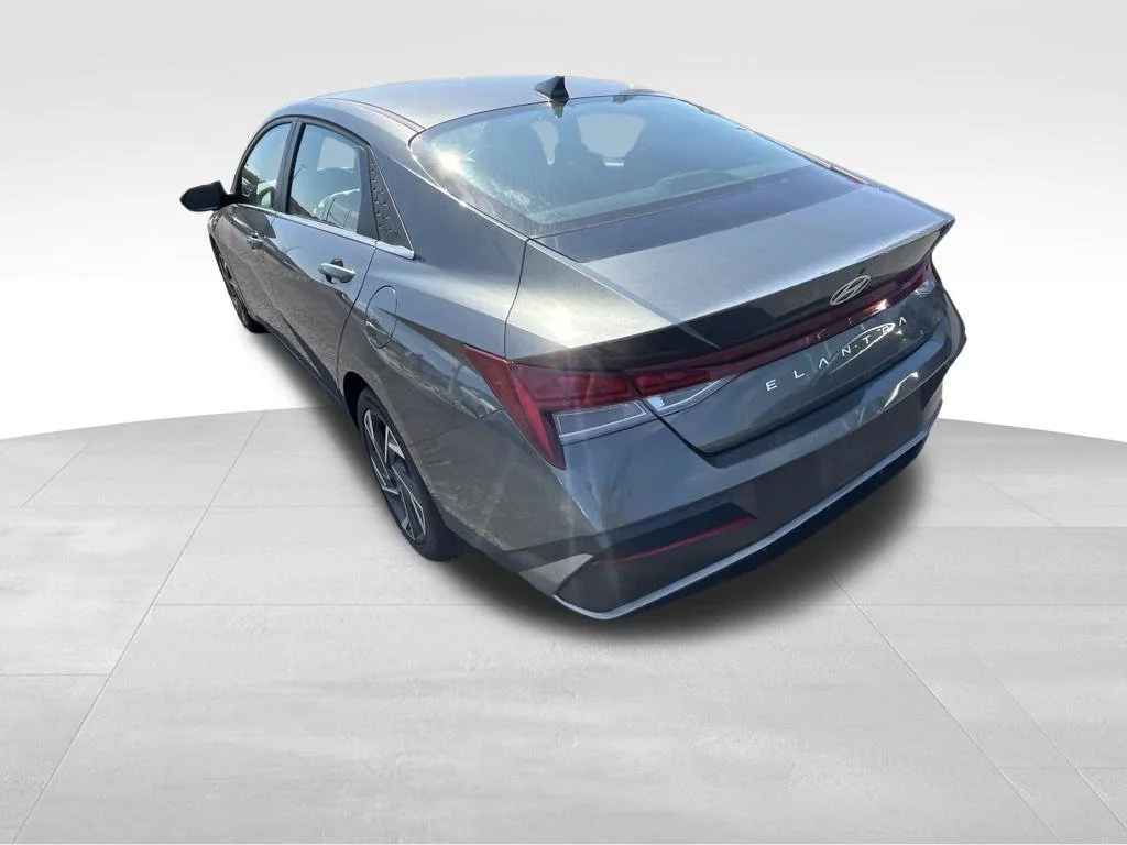 Used 2025 Gray Hyundai SEL Convenience image 23