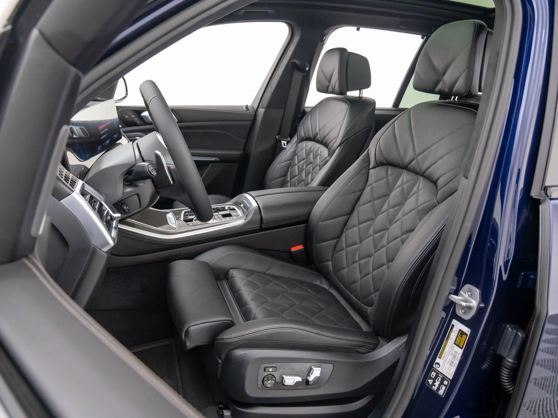 Used 2026 Blue BMW M60i image 16