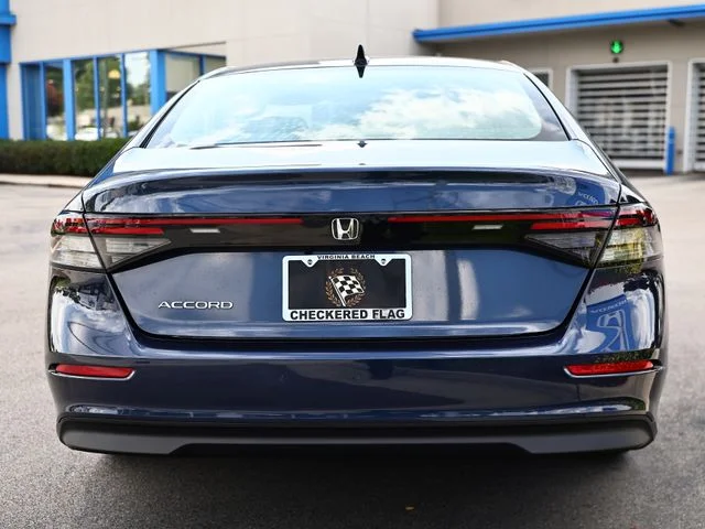 Used 2025 Canyon River Blue Metallic Honda SE image 9