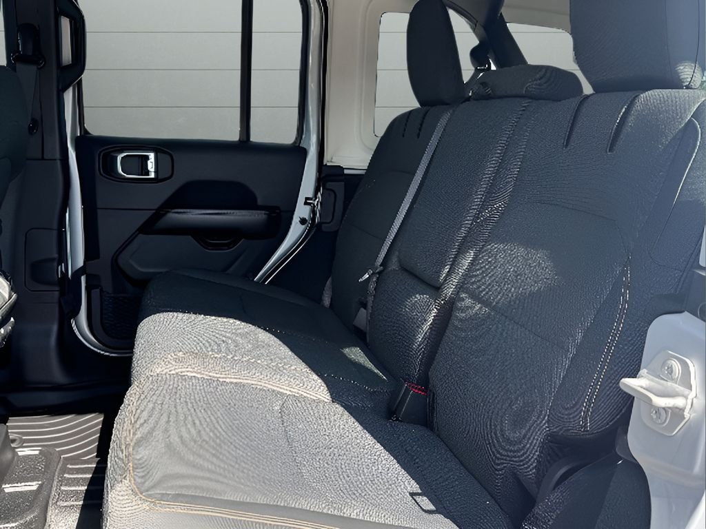 Used 2024 Silver Zynith Clearcoat Jeep Sahara image 24