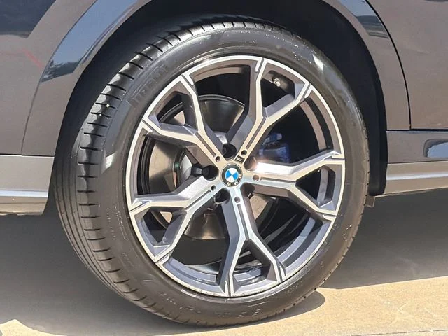 Used 2024 Black BMW xDrive40i image 9