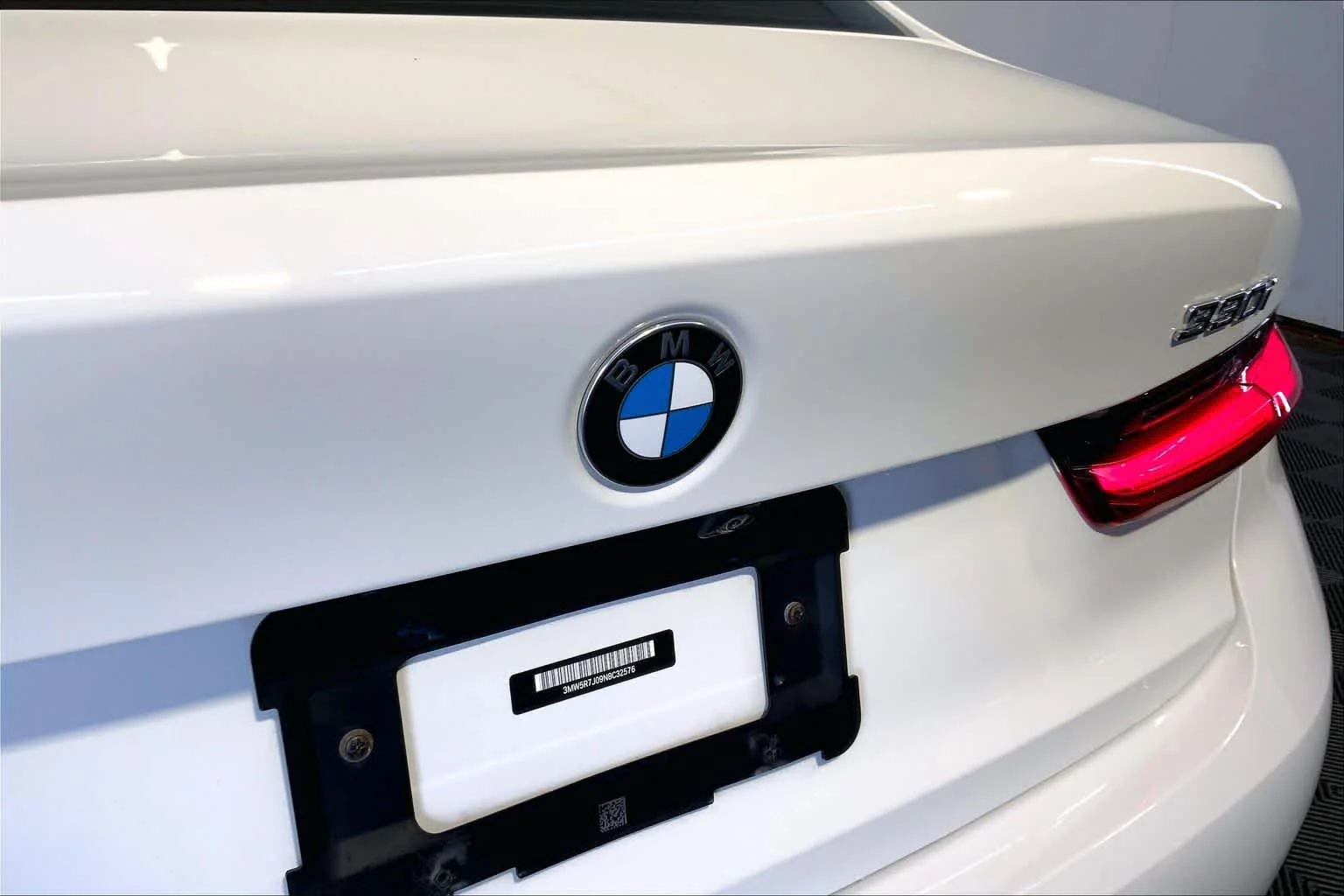 Used 2022 Alpine White BMW 330i xDrive image 33