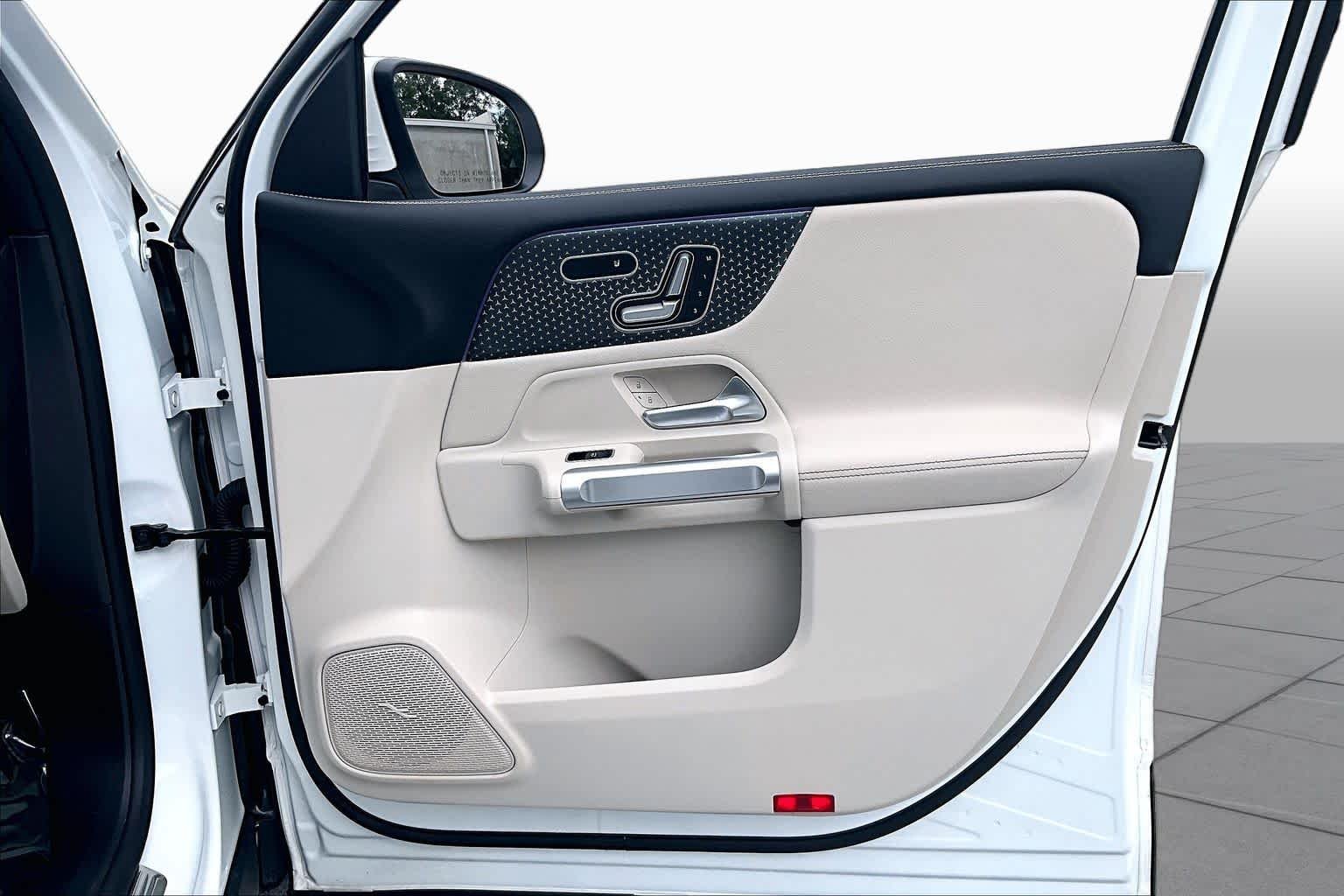 Certified Used 2025 Polar White Mercedes-Benz GLB 250 image 23