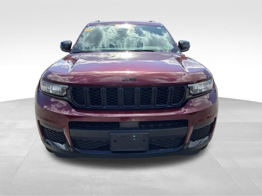 Used 2024 Red Jeep Altitude image 9