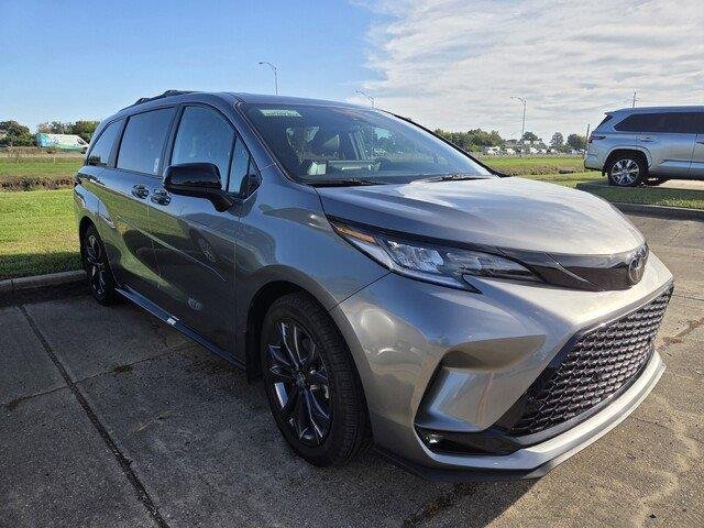 Used 2026 Heavy Metal Toyota XSE 7-Passenger image 3
