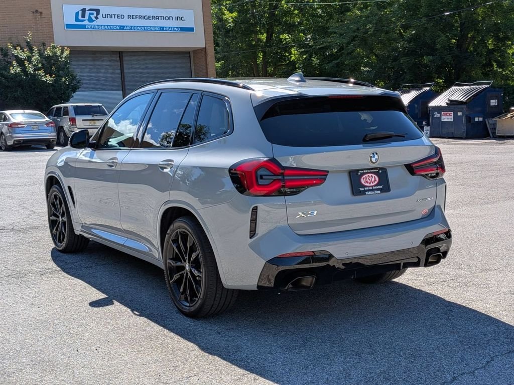 Used 2024 Gray BMW xDrive30i image 8