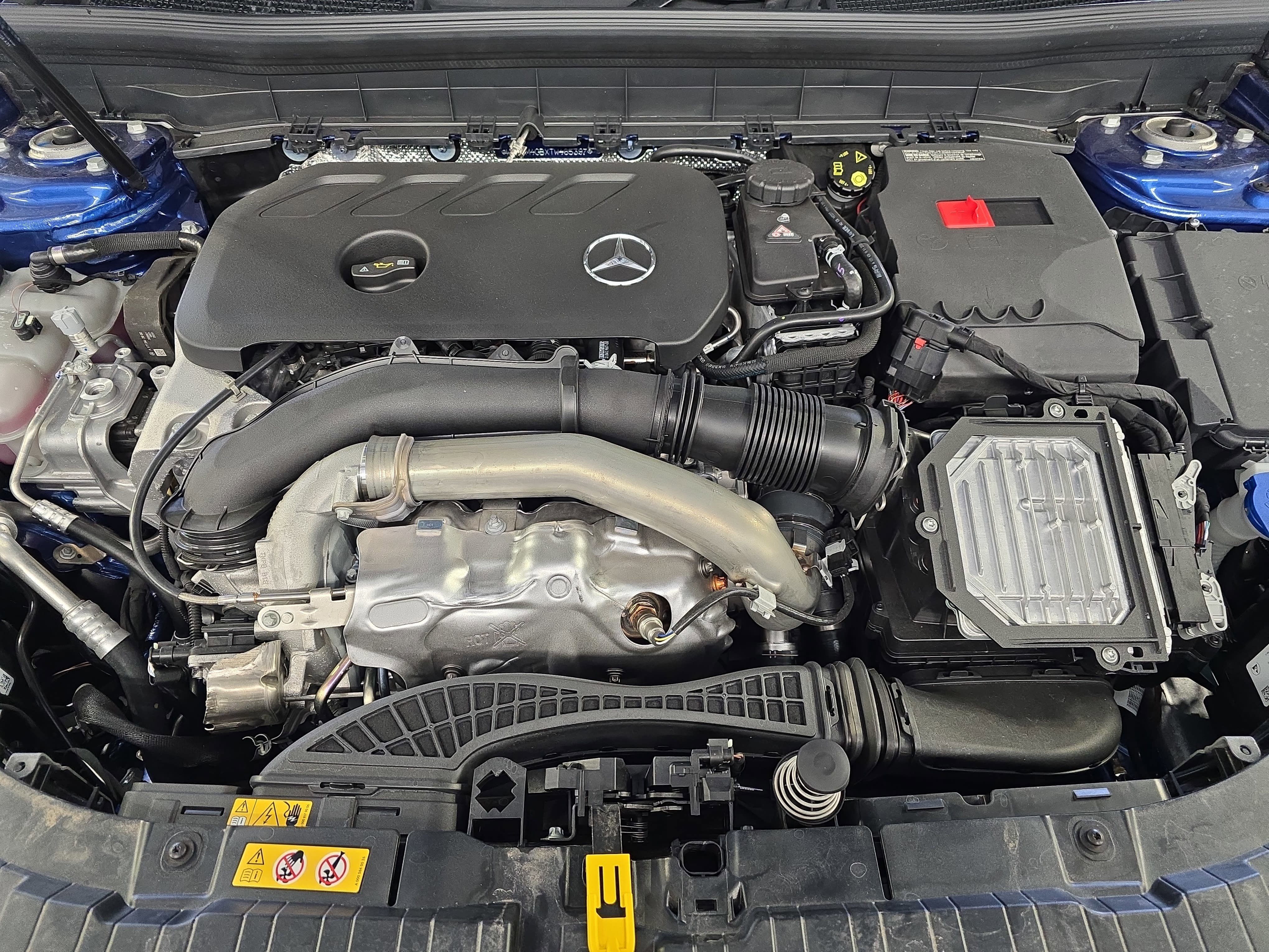 New 2026 Starling Blue Metallic Mercedes-Benz GLB250 image 31