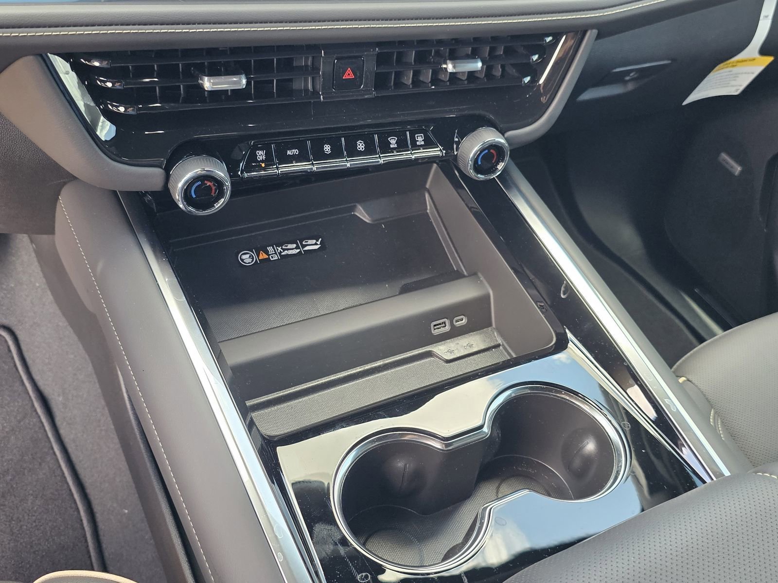 2025 Chevrolet Suburban Premier - Photo 23