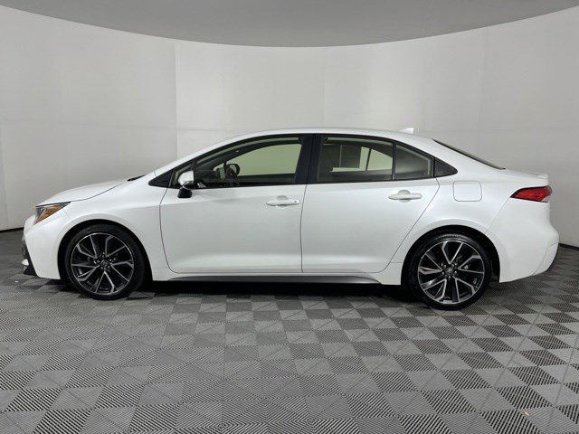 Certified Used 2022 Pearl Toyota SE image 4