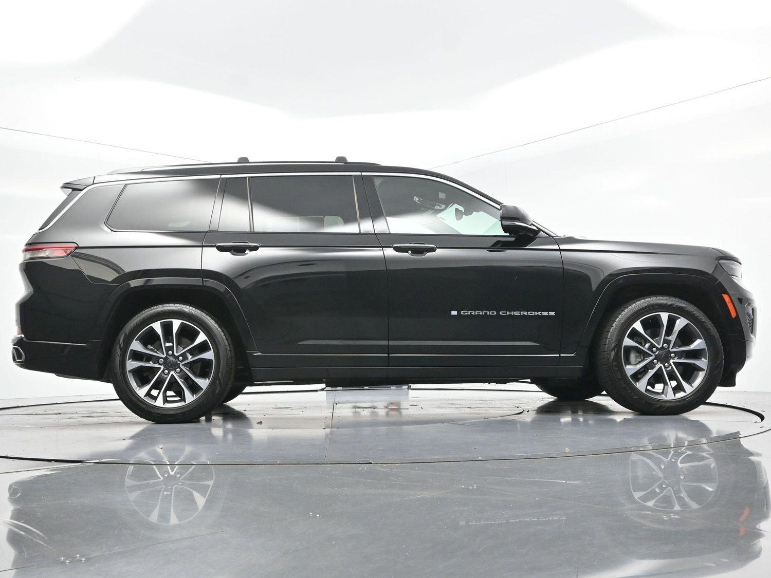 Used 2023 Diamond Black Crystal Pearlcoat Jeep Overland image 60