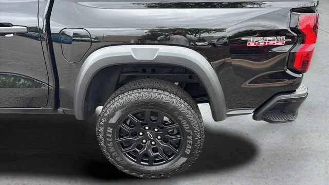 Used 2025 Black Chevrolet Trail Boss image 36