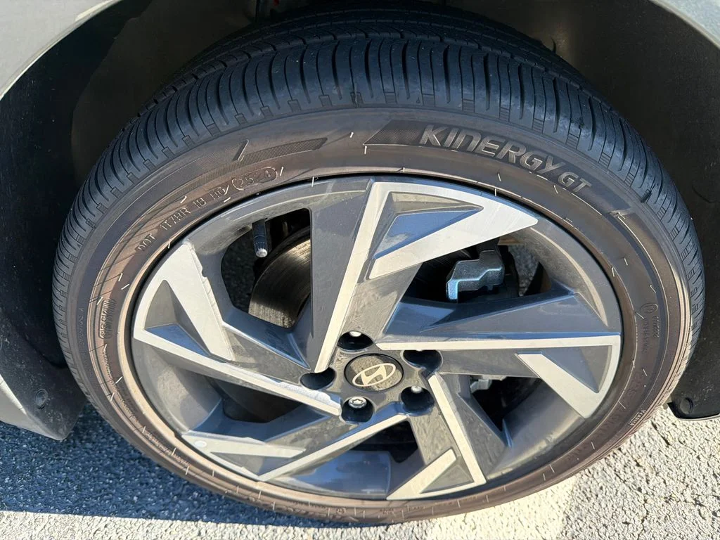 Used 2025 Gray Hyundai SEL Sport image 12
