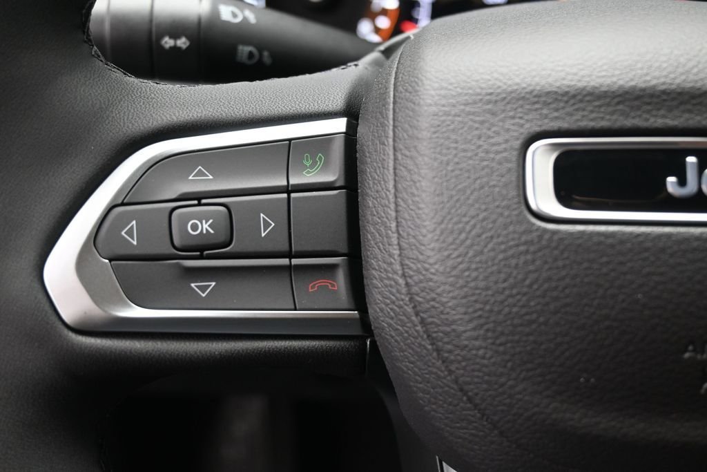 New 2026 Hydro Blue Pearlcoat Jeep Latitude image 4