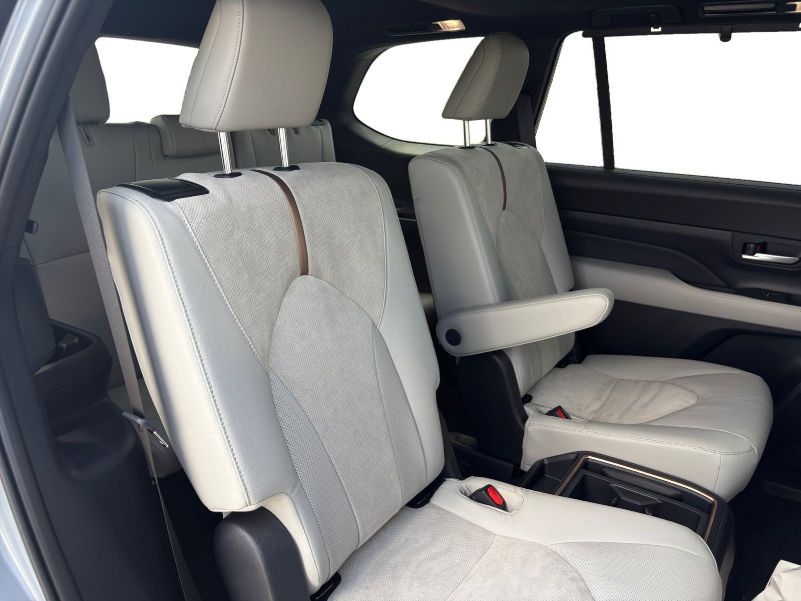 Used 2026 Cement Toyota Hybrid MAX Platinum image 22