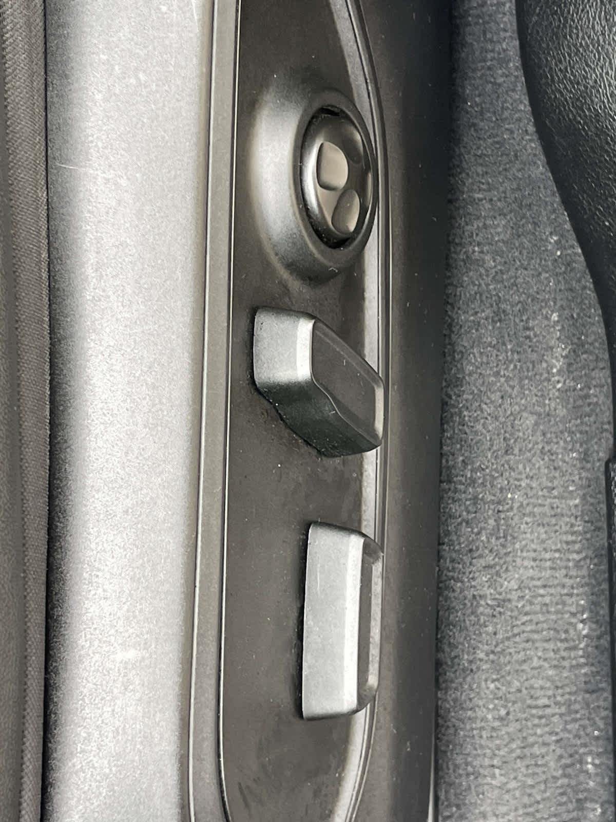 Used 2023 Baltic Gray Metallic Clearcoat Jeep Altitude image 23