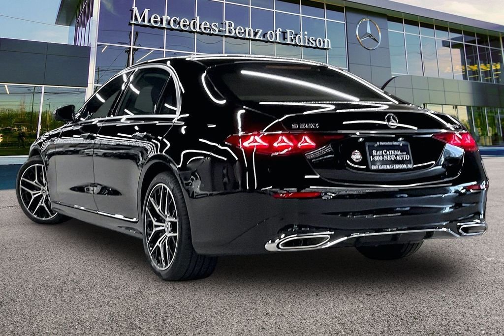 New 2027 Black Mercedes-Benz S 580 image 3