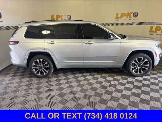 Used 2023 Silver Jeep Overland image 5