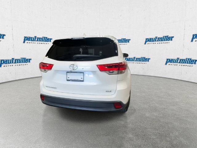 Used 2017 White Toyota XLE image 10