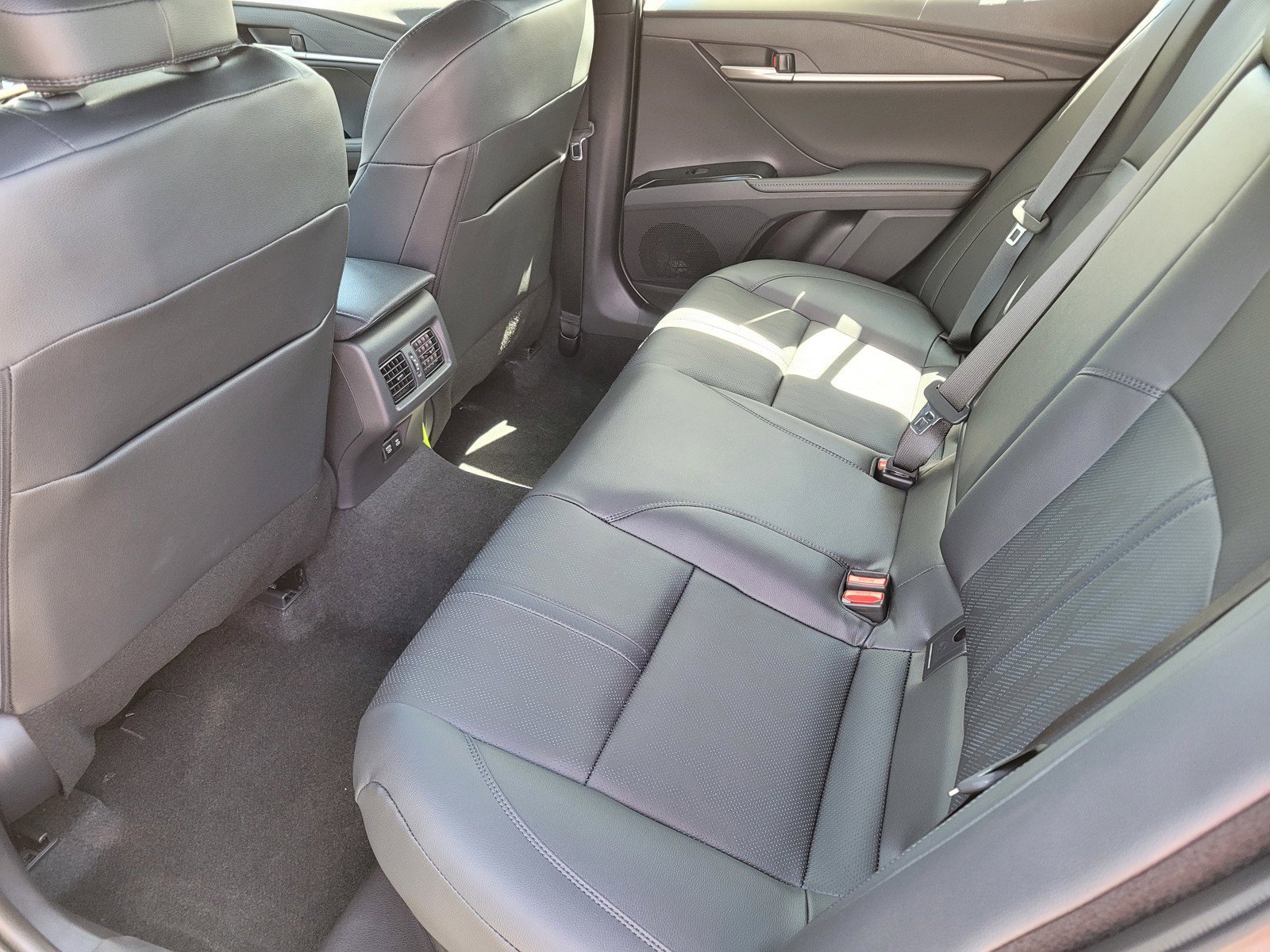 New 2026 Wind Chill Pearl <sup>1</sup> Toyota  XSE image 6