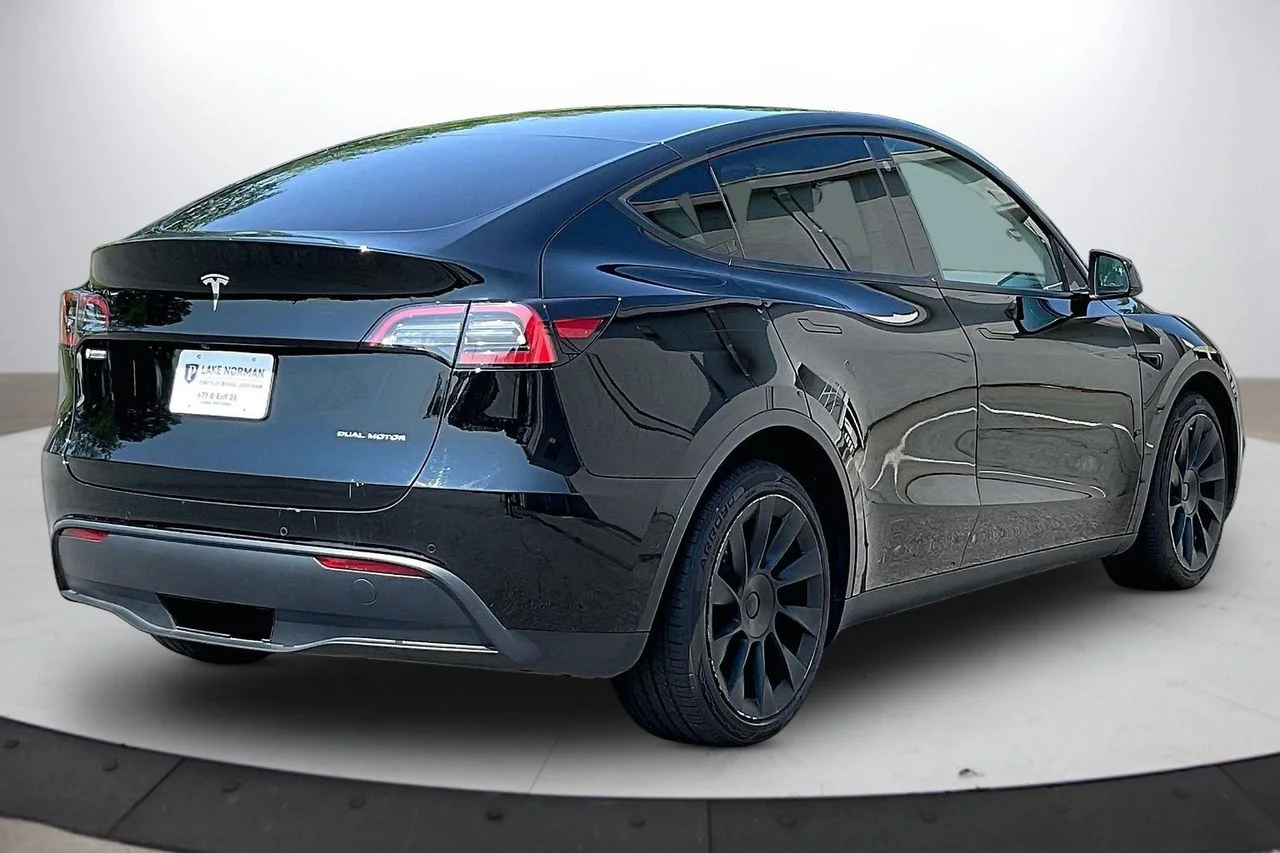 Used 2022  Tesla Long Range image 9