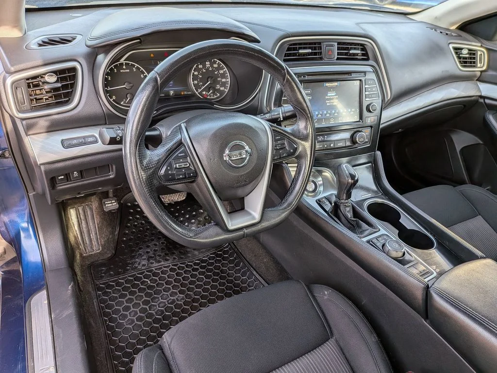 Used 2017 Blue Nissan 3.5 S image 10