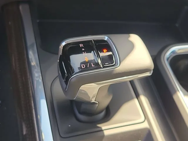 New 2026 Summit White Chevrolet LT image 31