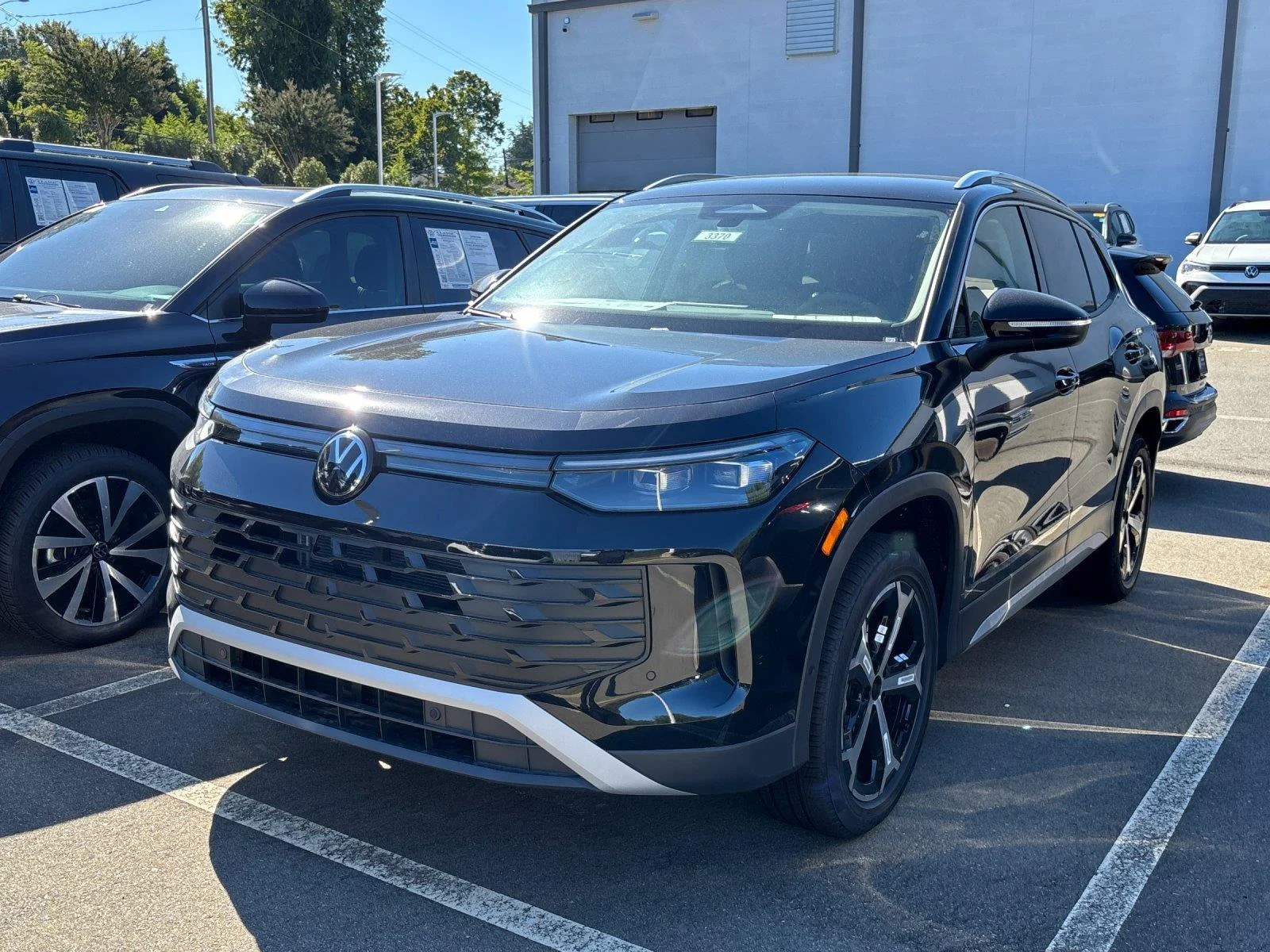 New 2026 Deep Black Pearl Volkswagen SE image 2