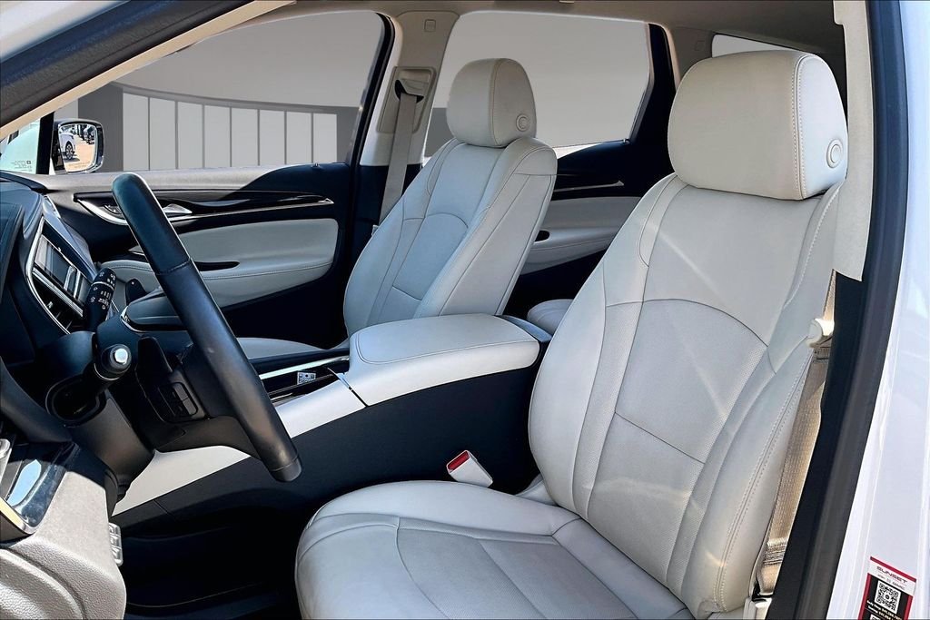 Used 2023 White Buick Premium Group image 27