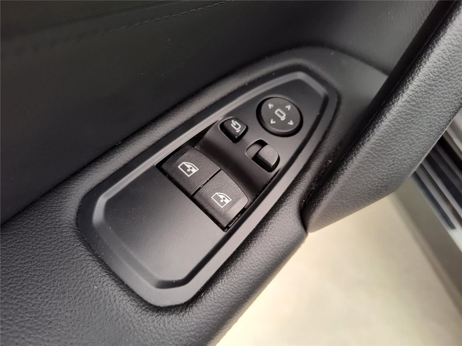 Used 2025 Black Sapphire Metallic BMW sDrive30i image 16