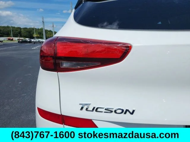 Used 2020 White Hyundai SE image 29