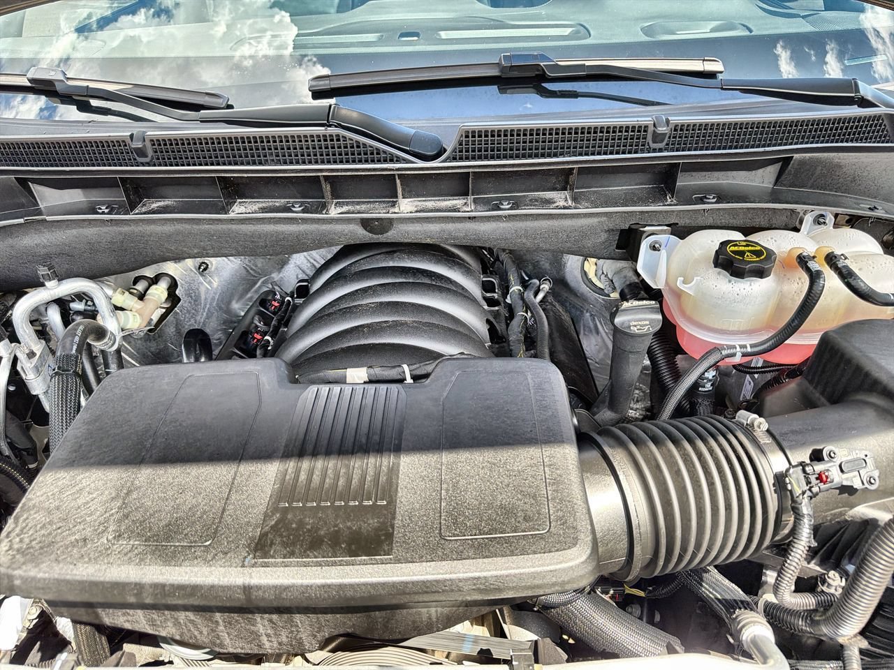 Used 2024 Sterling Metallic GMC SLT image 25