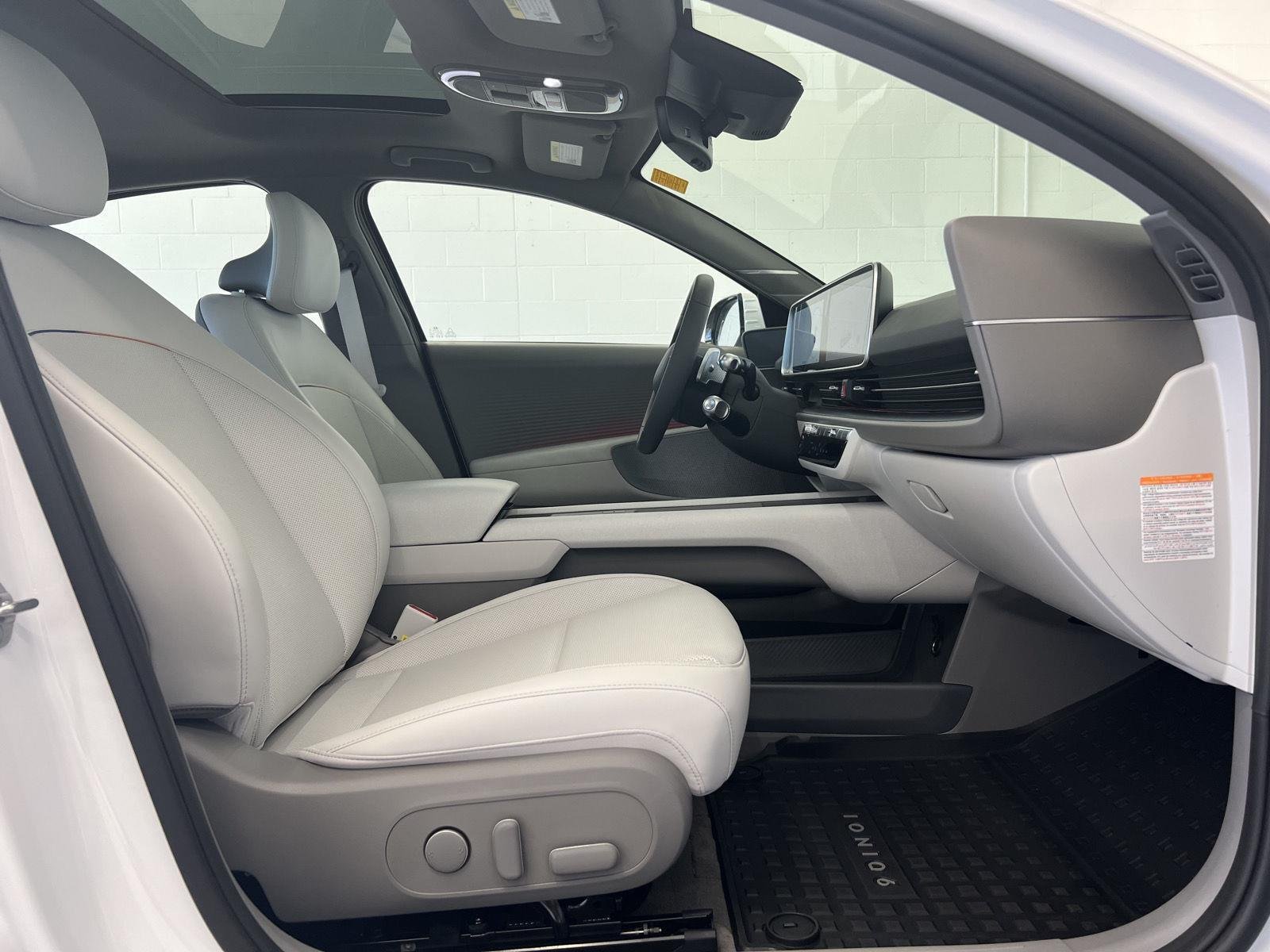 2025 Hyundai IONIQ 6 Limited - Photo 28