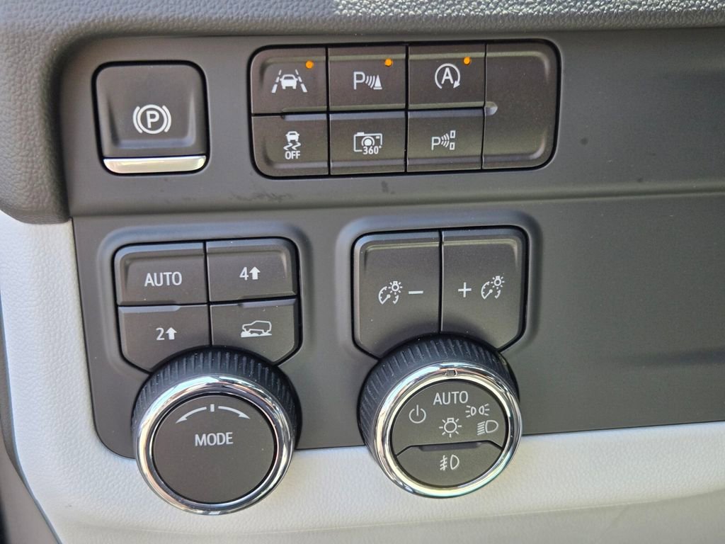 2025 Chevrolet Suburban Premier - Photo 14