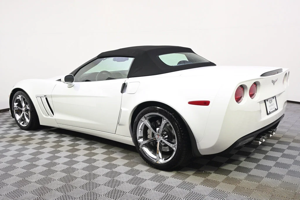 Used 2011 ARCTIC WHITE Chevrolet Z16 Grand Sport w/3LT image 3