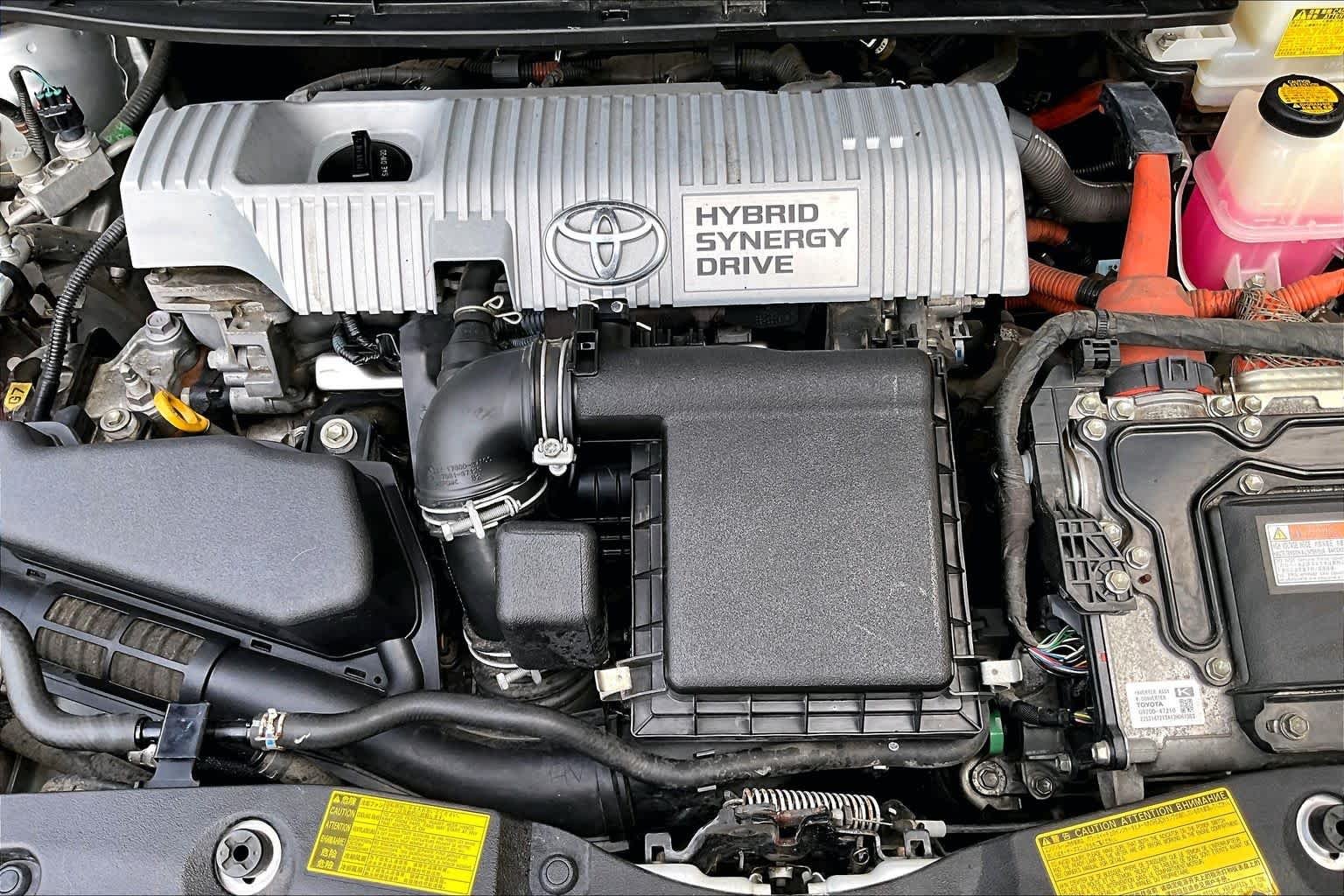 Used 2013 Classic Silver Metallic Toyota Two image 32