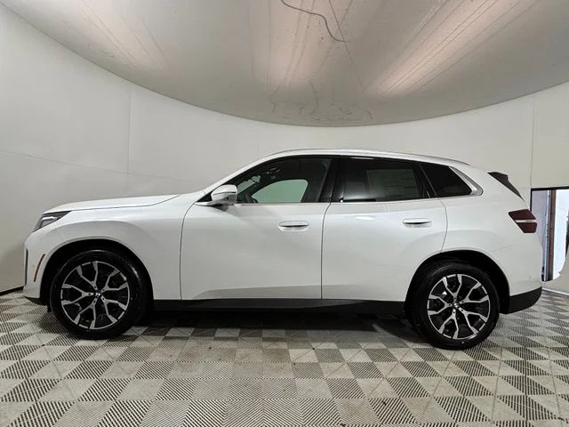 New 2026 Mineral White Metallic BMW 30 xDrive image 4