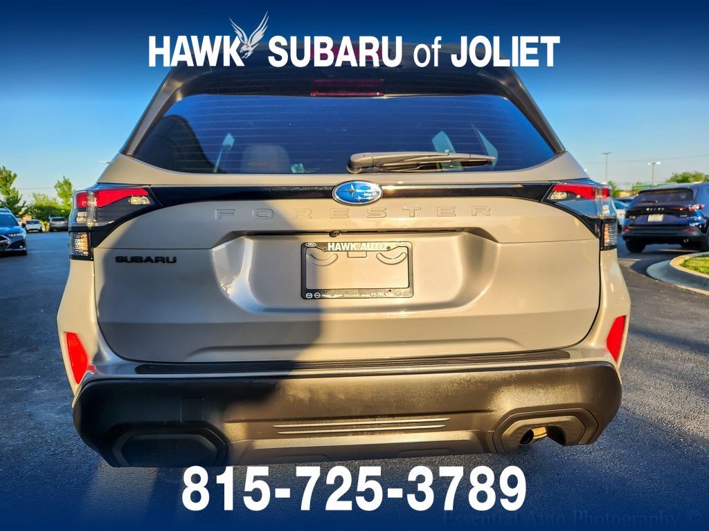 Used 2025 River Rock Pearl Subaru Premium image 5
