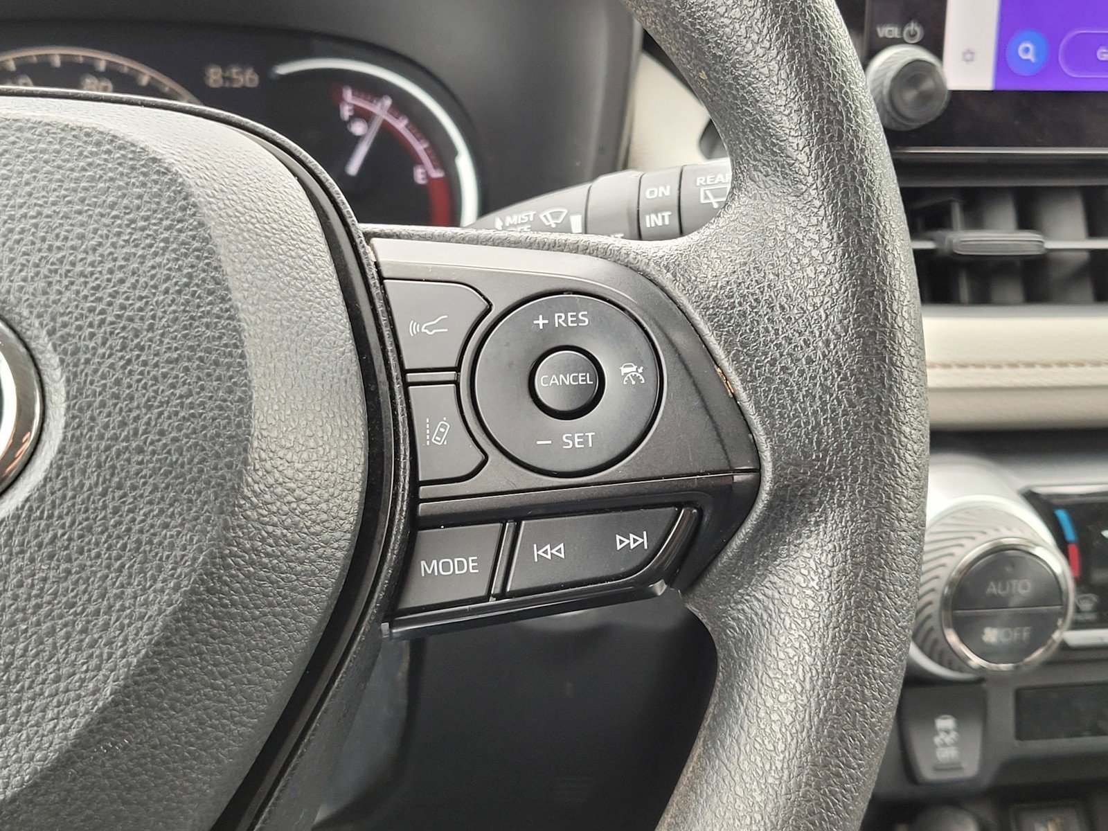 2024 Toyota RAV4 XLE - Photo 26